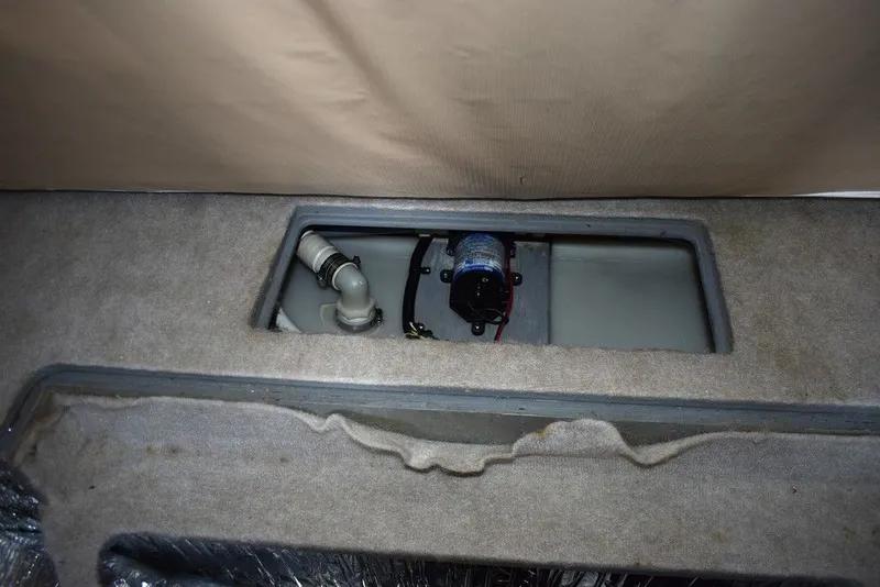 Slide: The Image of Sea Ray 370 Sundancer 1995 - 106