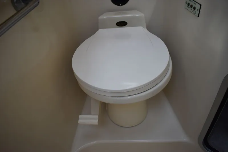 Slide: The Image of Sea Ray 370 Sundancer 1995 - 119