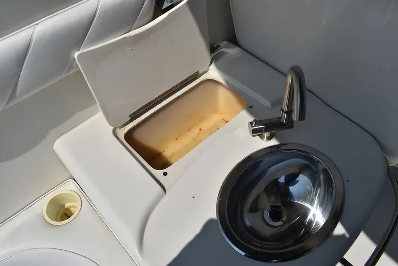 Slide: The Image of Sea Ray 370 Sundancer 1995 - 21