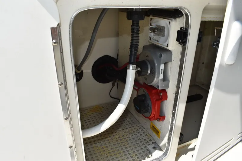 Slide: The Image of Sea Ray 370 Sundancer 1995 - 23