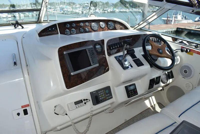 Slide: The Image of Sea Ray 370 Sundancer 1995 - 29