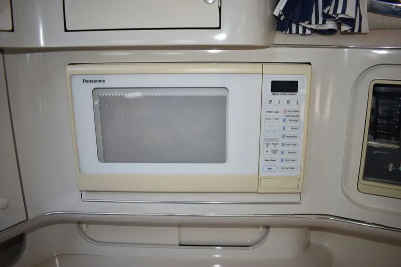 Slide: The Image of Sea Ray 370 Sundancer 1995 - 57