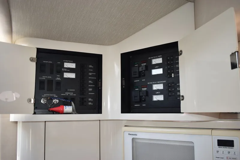 Slide: The Image of Sea Ray 370 Sundancer 1995 - 61