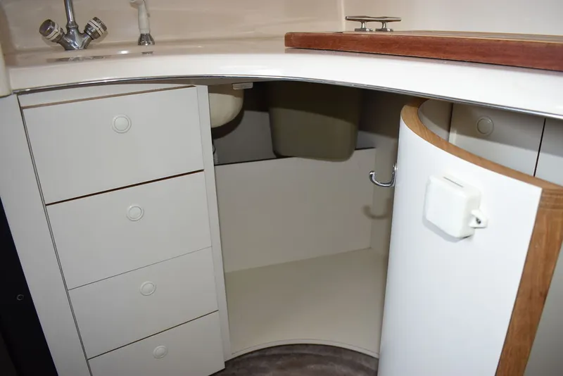 Slide: The Image of Sea Ray 370 Sundancer 1995 - 69