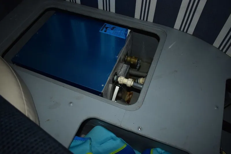 Slide: The Image of Sea Ray 370 Sundancer 1995 - 91