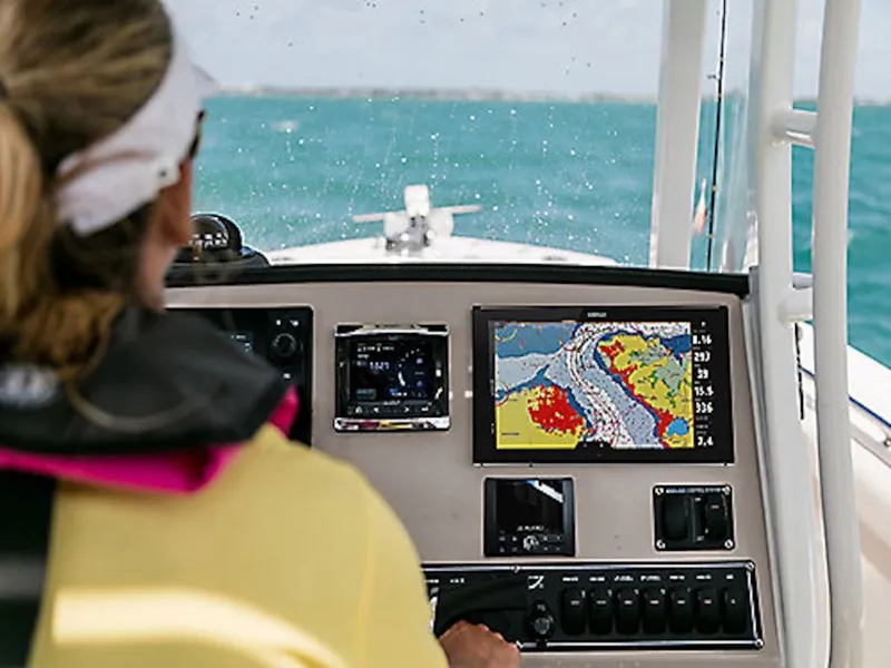 Slide: The Image of Boston Whaler 230 Outrage 2026 - 18