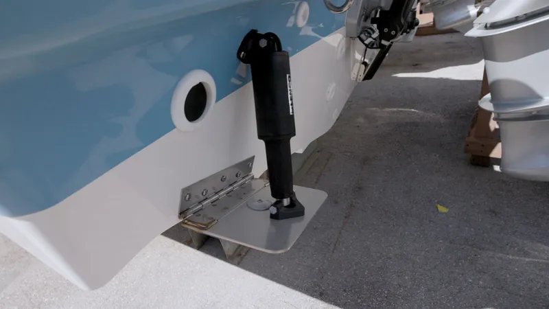 Slide: The Image of Boston Whaler 250 Dauntless 2026 - 24