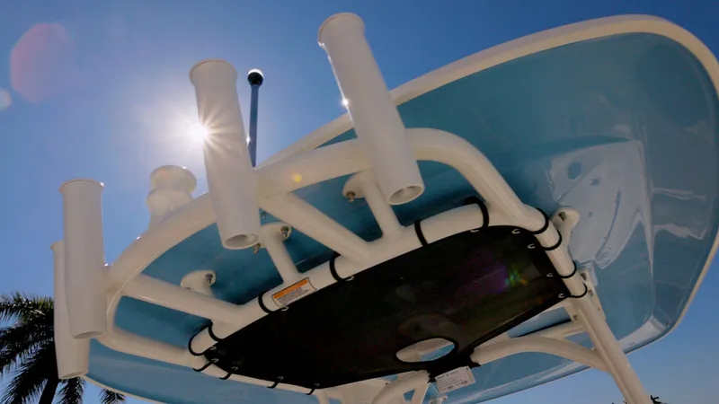 Slide: The Image of Boston Whaler 250 Dauntless 2026 - 25