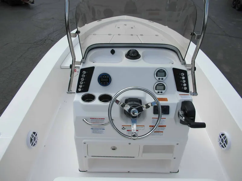Slide: The Image of Robalo 206 PRO 2027 - 7