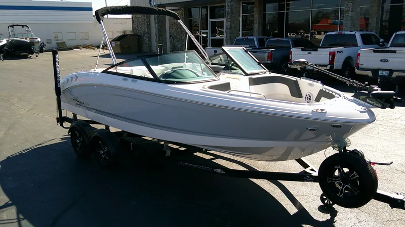 Slide: The Image of Chaparral 21 SSi Ski &amp; Fish 2025 - 2