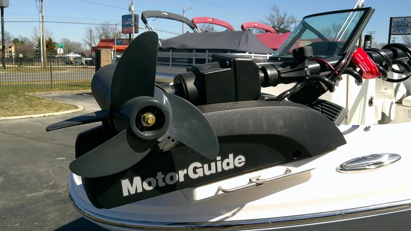 Slide: The Image of Chaparral 21 SSi Ski &amp; Fish 2025 - 3