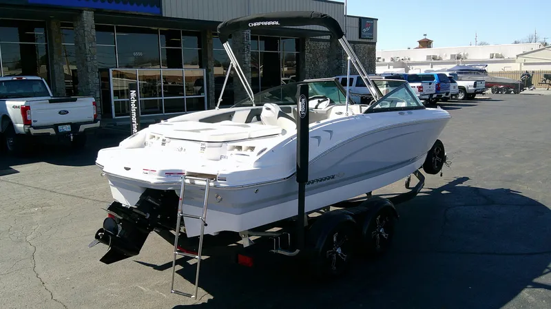 Slide: The Image of Chaparral 21 SSi Ski &amp; Fish 2025 - 5