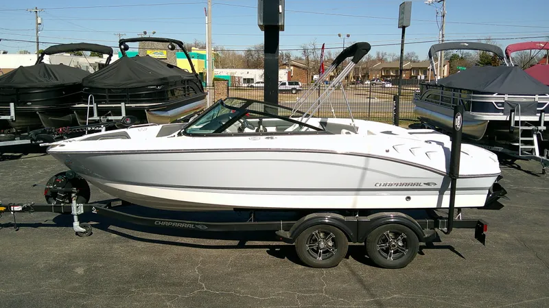 Slide: The Image of Chaparral 21 SSi Ski &amp; Fish 2025 - 7