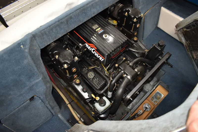Slide: The Image of Bayliner Marine 2100 SR 1997 - 34