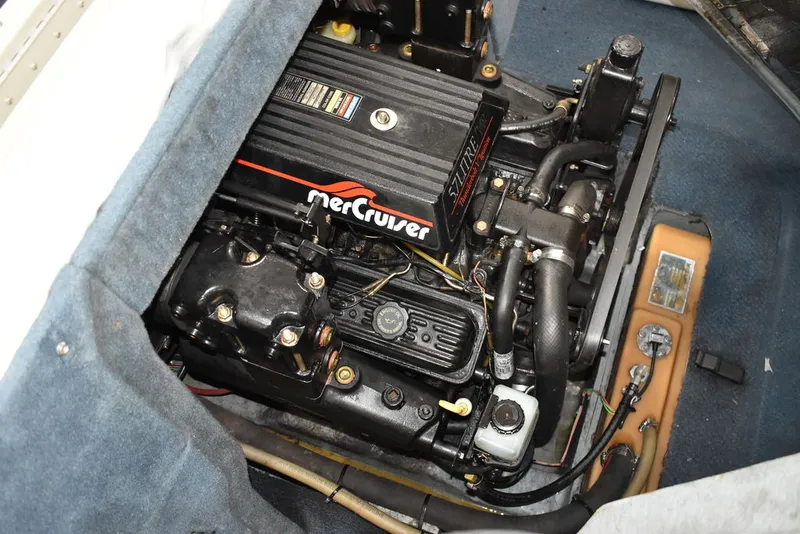 Slide: The Image of Bayliner Marine 2100 SR 1997 - 37