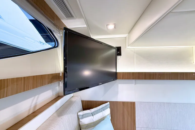 Slide: The Image of Cruisers 42 Cantius 2025 - 70