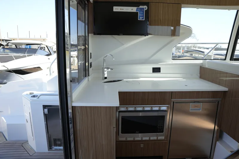 Slide: The Image of Cruisers Yachts 42 Cantius 2025 - 30