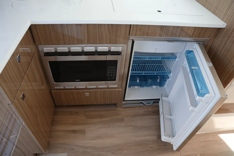 Slide: The Image of Cruisers Yachts 42 Cantius 2025 - 31