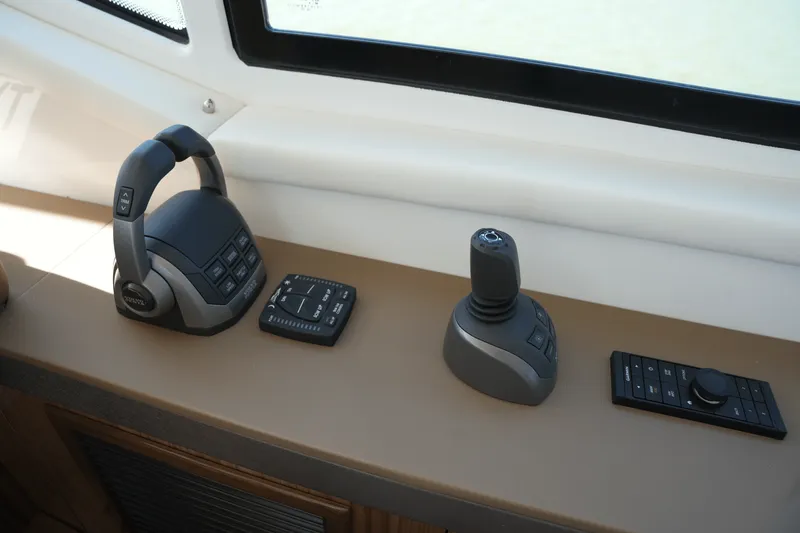 Slide: The Image of Cruisers Yachts 42 Cantius 2025 - 38