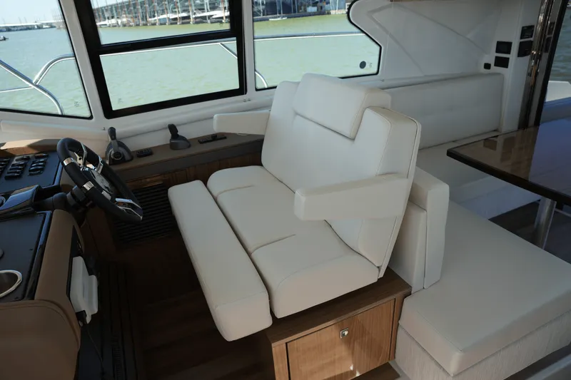 Slide: The Image of Cruisers Yachts 42 Cantius 2025 - 39