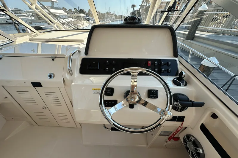 Slide: The Image of Grady-White Marlin 300 2025 - 7