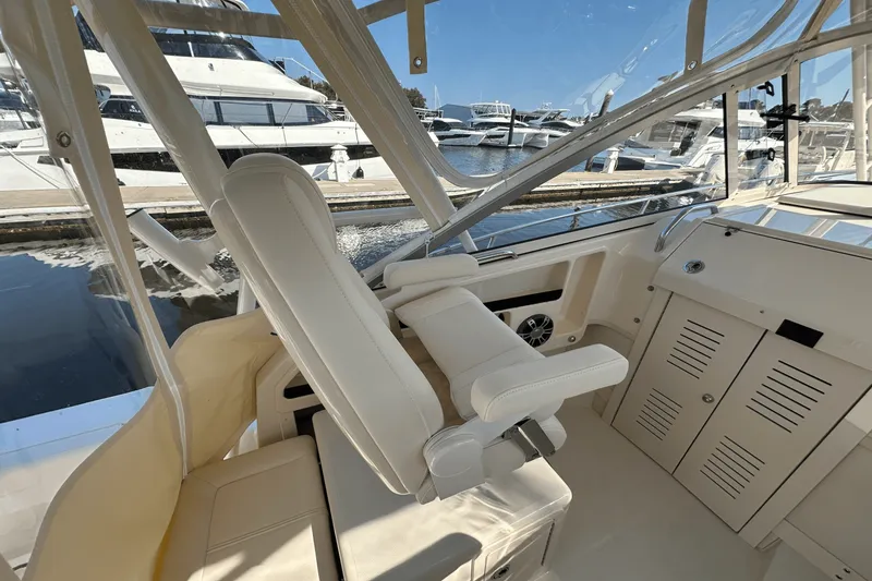 Slide: The Image of Grady-White Marlin 300 2025 - 8