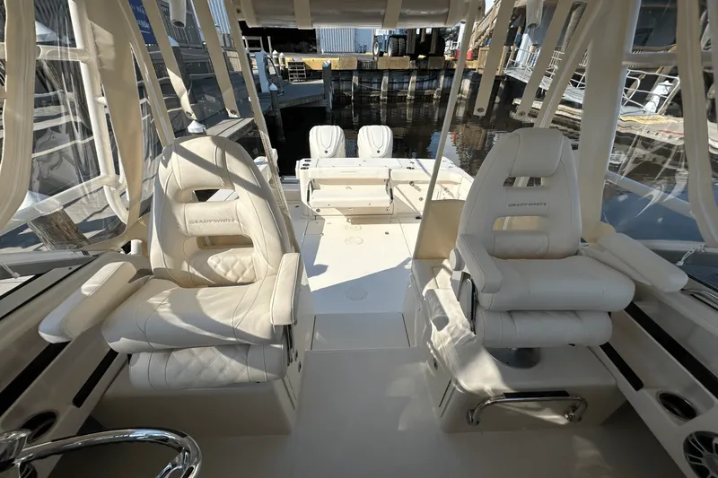 Slide: The Image of Grady-White Marlin 300 2025 - 9