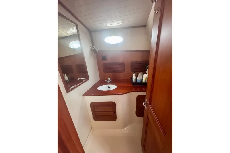 Slide: The Image of Hinckley Yachts Picnic Boat 37 MKIII 2010 - 18