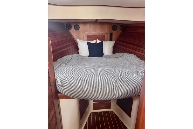 Slide: The Image of Hinckley Yachts Picnic Boat 37 MKIII 2010 - 17