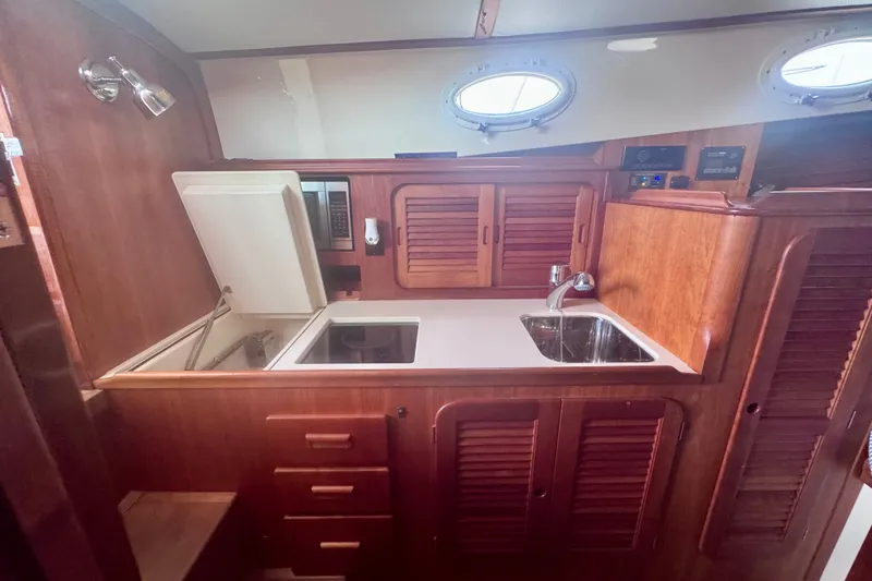 Slide: The Image of Hinckley Yachts Picnic Boat 37 MKIII 2010 - 15