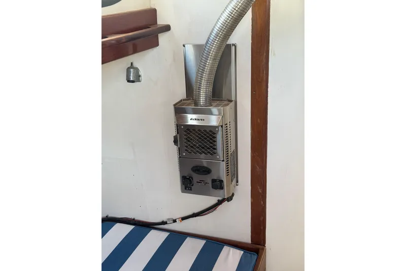 Slide: The Image of Nielsen 44 Cutter Rigged 1979 - 18