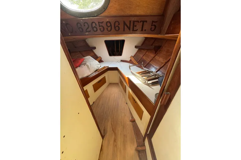 Slide: The Image of Nielsen 44 Cutter Rigged 1979 - 6