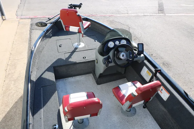 Slide: The Image of Tracker Boats Pro Guide V16 SC 2014 - 18