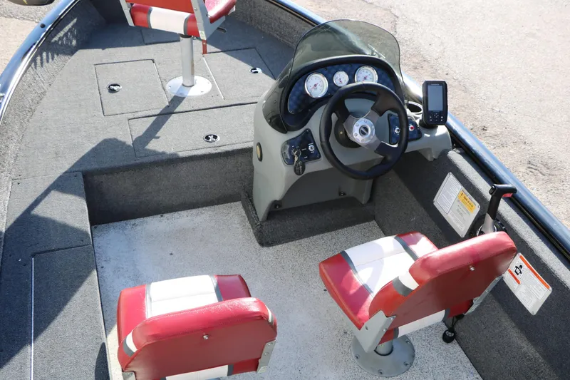 Slide: The Image of Tracker Boats Pro Guide V16 SC 2014 - 19