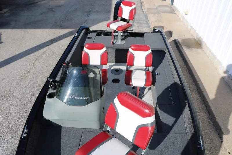 Slide: The Image of Tracker Boats Pro Guide V16 SC 2014 - 23
