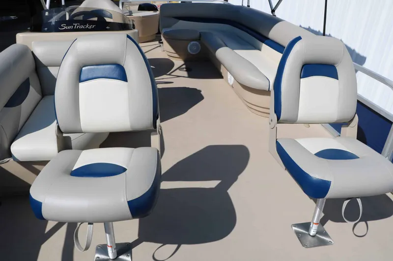 Slide: The Image of SUN Tracker Fishing Barge 20 Dlx 2013 - 14