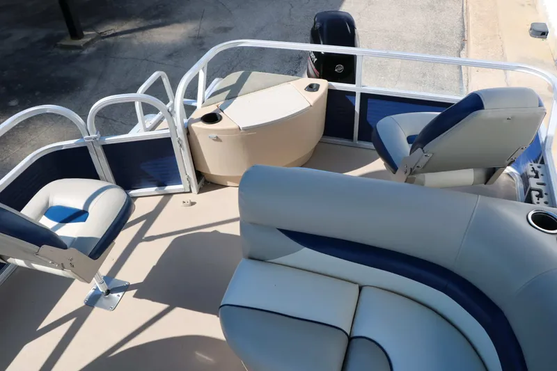 Slide: The Image of SUN Tracker Fishing Barge 20 Dlx 2013 - 17