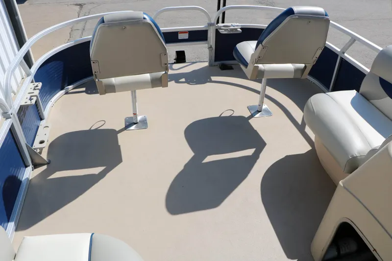 Slide: The Image of SUN Tracker Fishing Barge 20 Dlx 2013 - 27