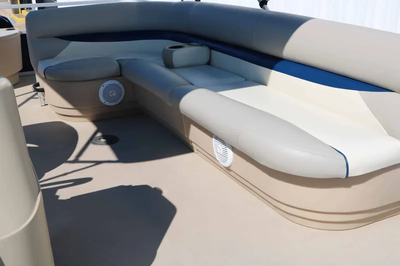 Slide: The Image of SUN Tracker Fishing Barge 20 Dlx 2013 - 30