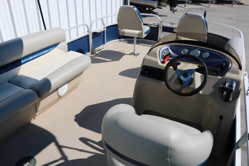 Slide: The Image of SUN Tracker Fishing Barge 20 Dlx 2013 - 26