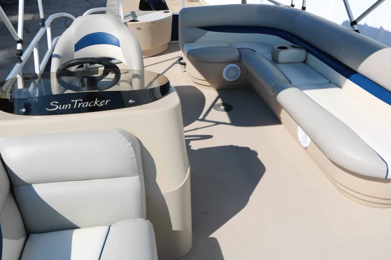 Slide: The Image of SUN Tracker Fishing Barge 20 Dlx 2013 - 15