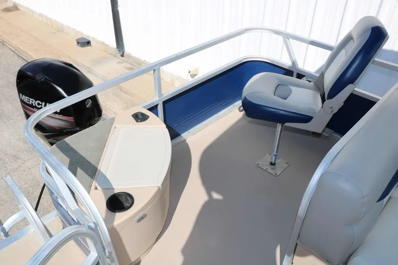 Slide: The Image of SUN Tracker Fishing Barge 20 Dlx 2013 - 18