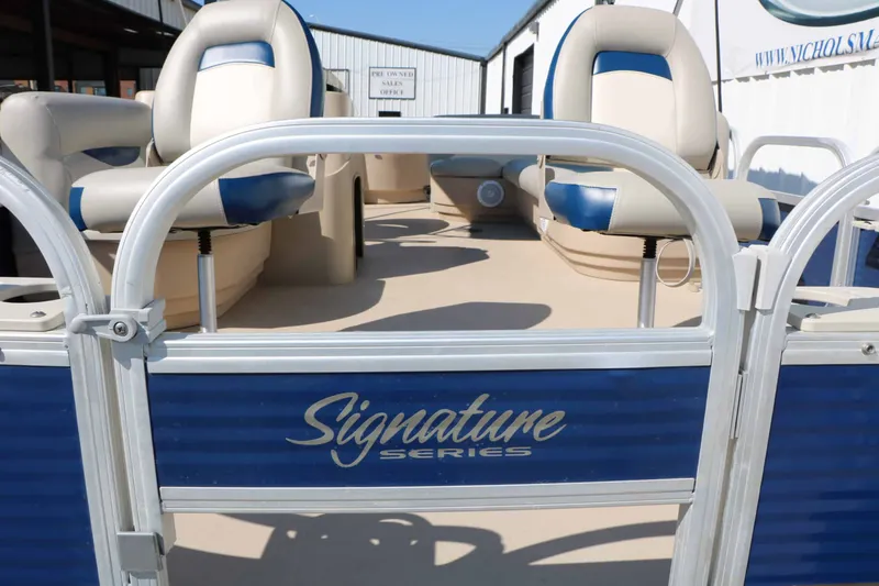Slide: The Image of SUN Tracker Fishing Barge 20 Dlx 2013 - 13