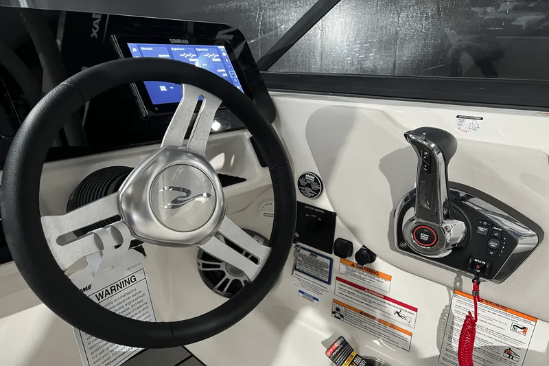 Slide: The Image of Sea Ray SDX 270 2025 - 20