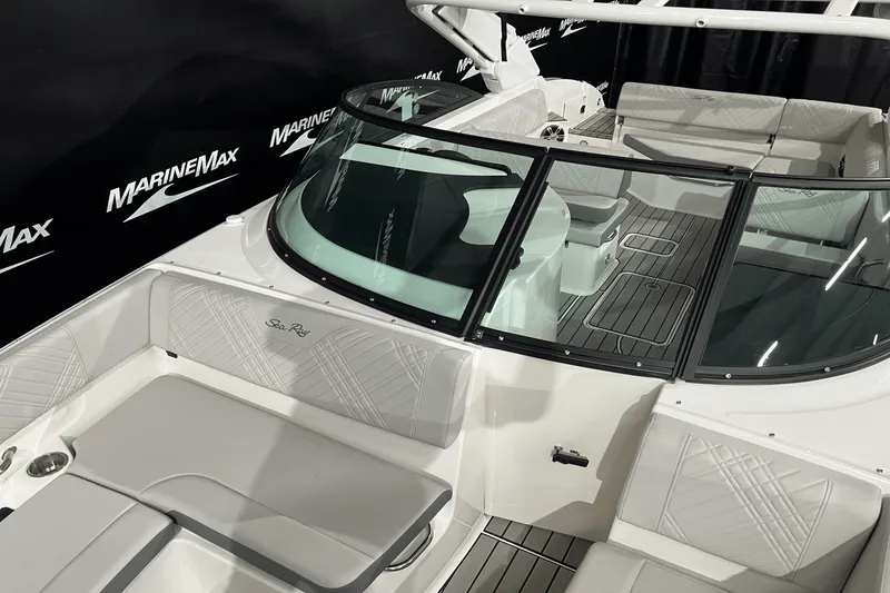 Slide: The Image of Sea Ray SDX 270 2025 - 22