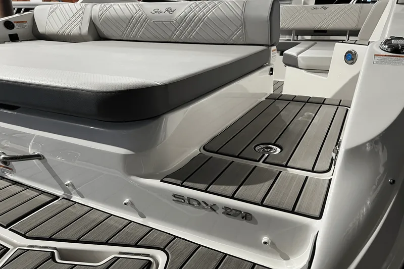 Slide: The Image of Sea Ray SDX 270 2025 - 5
