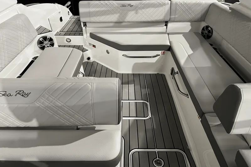 Slide: The Image of Sea Ray SDX 270 2025 - 8