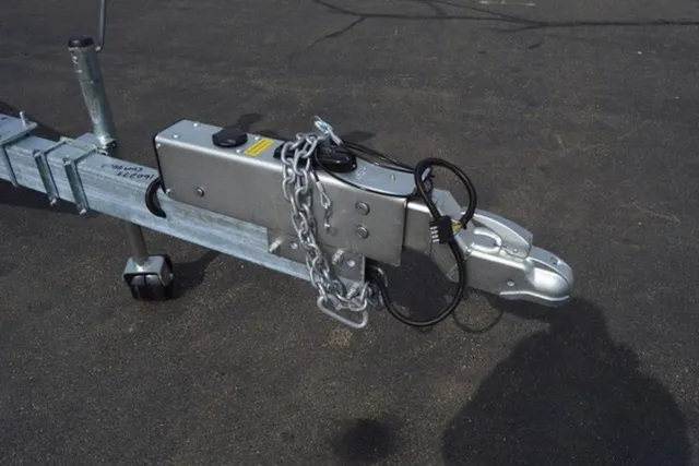 Slide: The Image of Venture Trailers Aluminum Tandem Axle Commander Series COM-8800 2024 - 15
