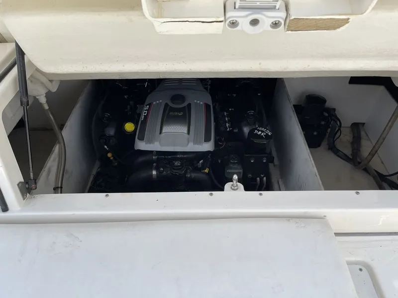Slide: The Image of Sea Ray 230 SLX 2013 - 24