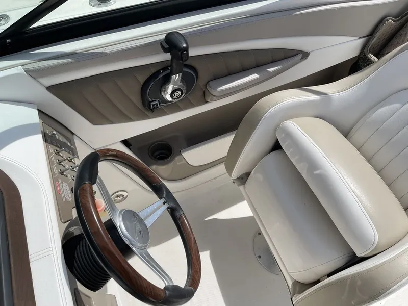 Slide: The Image of Sea Ray 230 SLX 2013 - 11